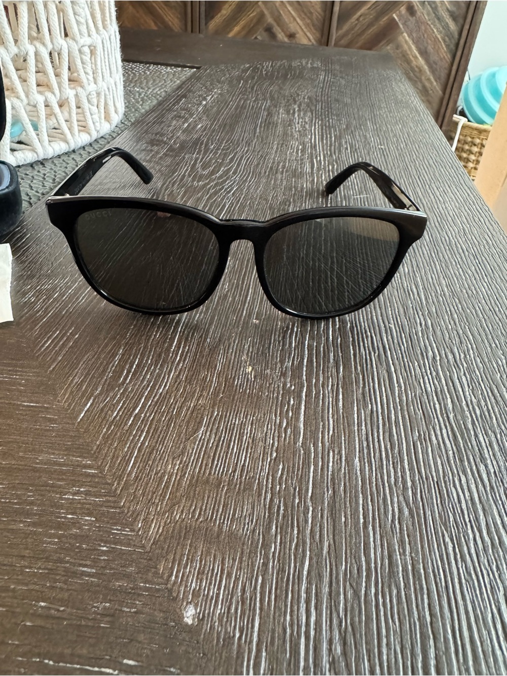 Gucci Black Sunglasses with Star detail on side - with Light Blue Case Interior - Picture 3 of 9